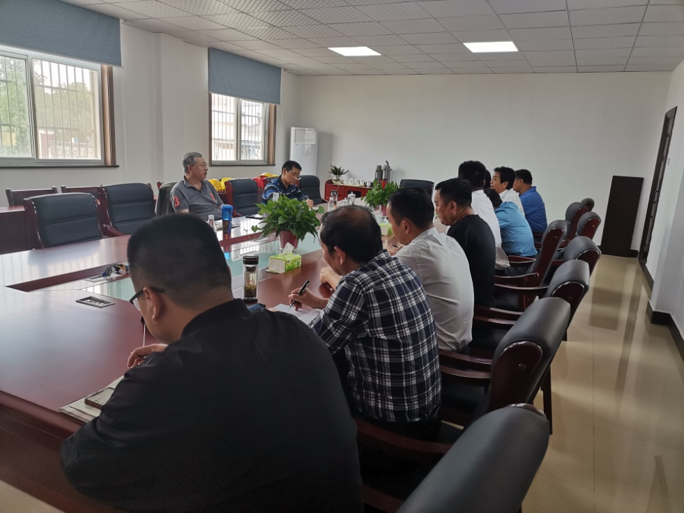 海螺集團(tuán)副總經(jīng)理包祥華到安慶安糧調(diào)研指導(dǎo)投資咨詢(xún)工作